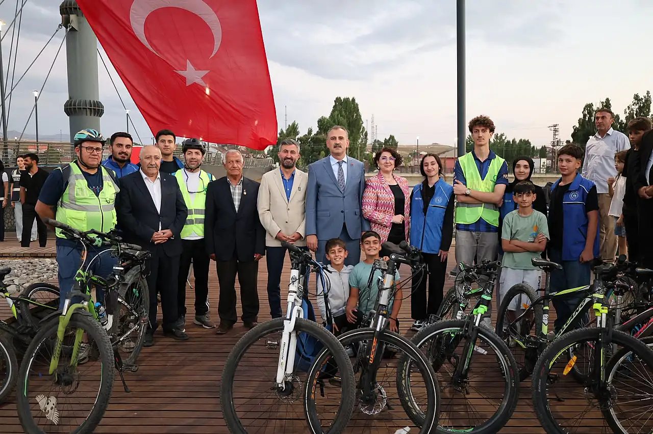 Ağrı'nın yeni buluşma noktası hizmete açıldı