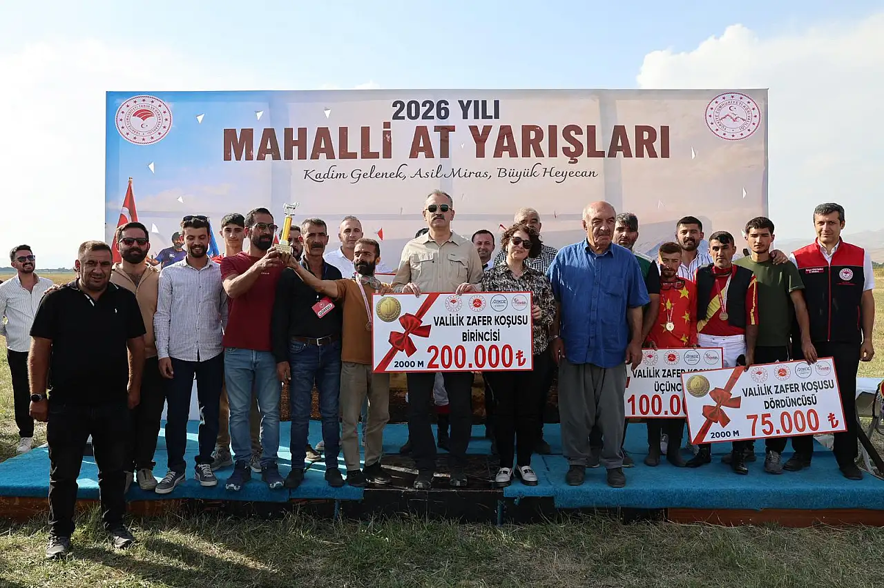 Ağrı'da nefesler tutuldu: Mahallî At Yarışları büyük heyecana sahne oldu
