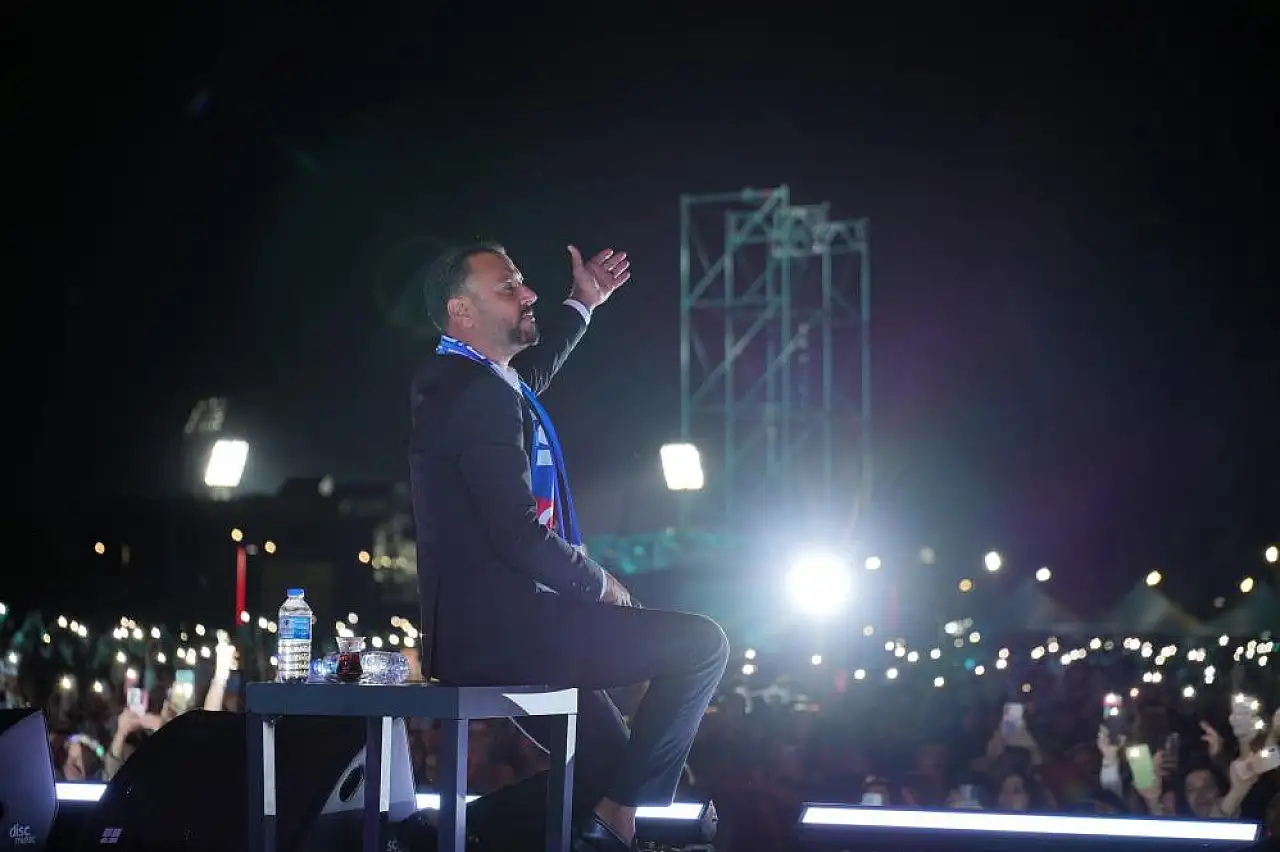Alişan'dan Erzurum'da türkü dolu festival gecesi