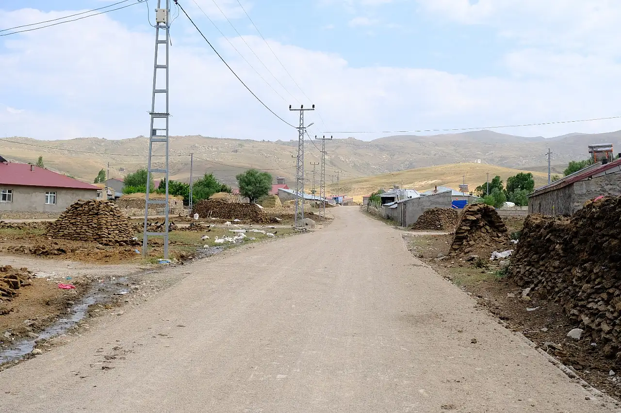 İl Özel İdaresi Ağrı köylerinin ulaşımı konforunu artırıyor