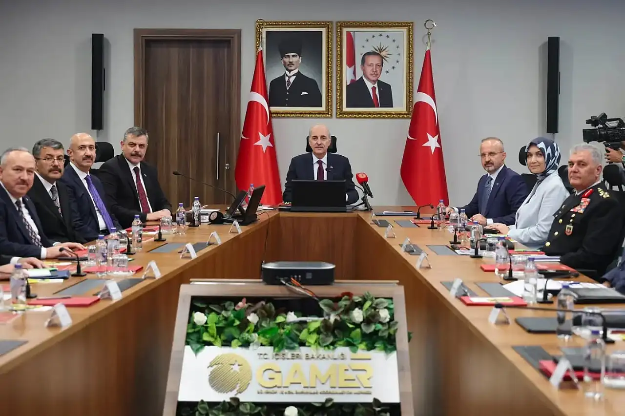 Vali Bozkurt 81 ilin katıldığı 'Terörsüz Türkiye' toplantısına katıldı