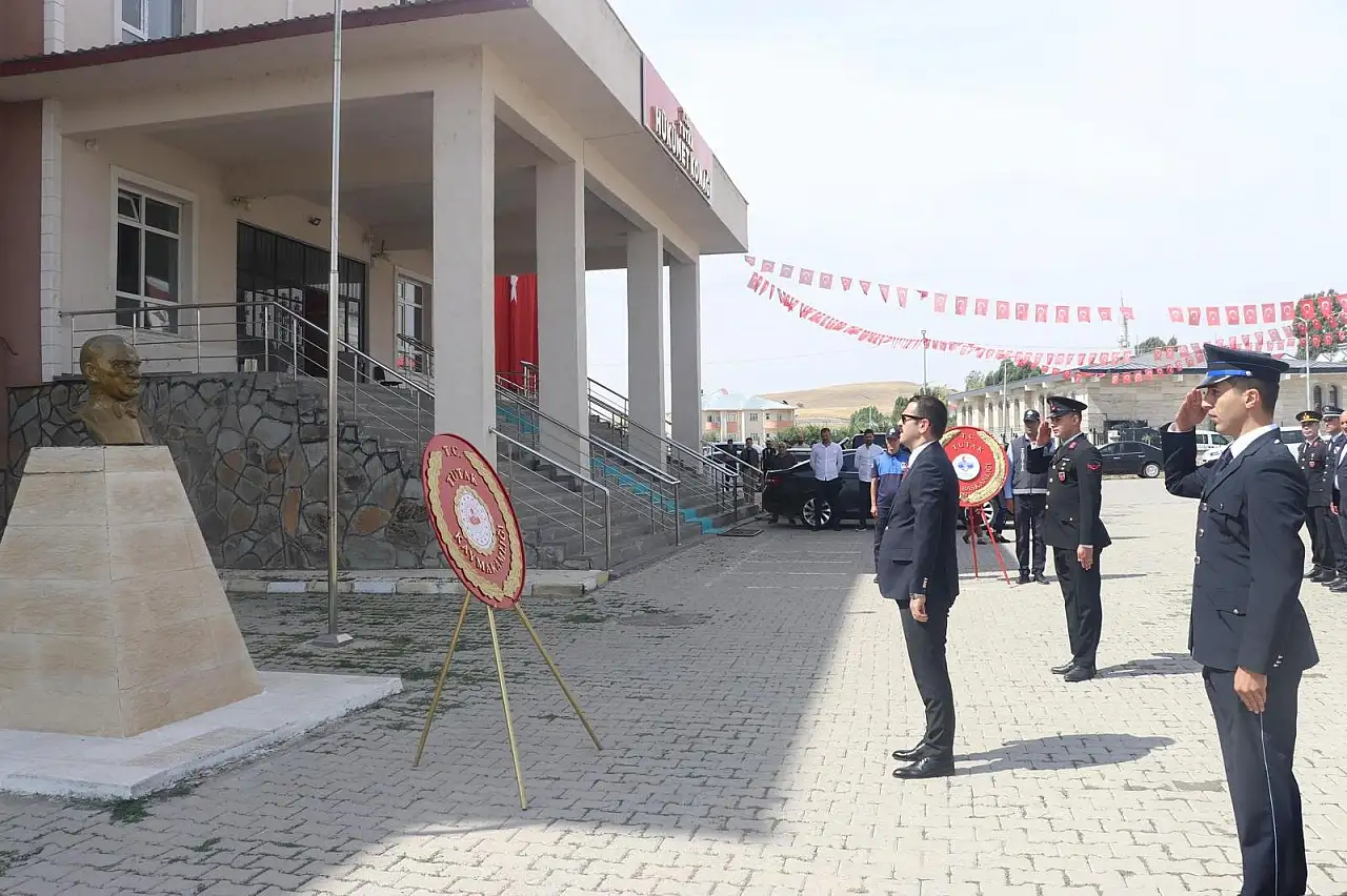 Tutak'ta 30 Ağustos Zafer Bayramı düzenlenen törenle kutlandı