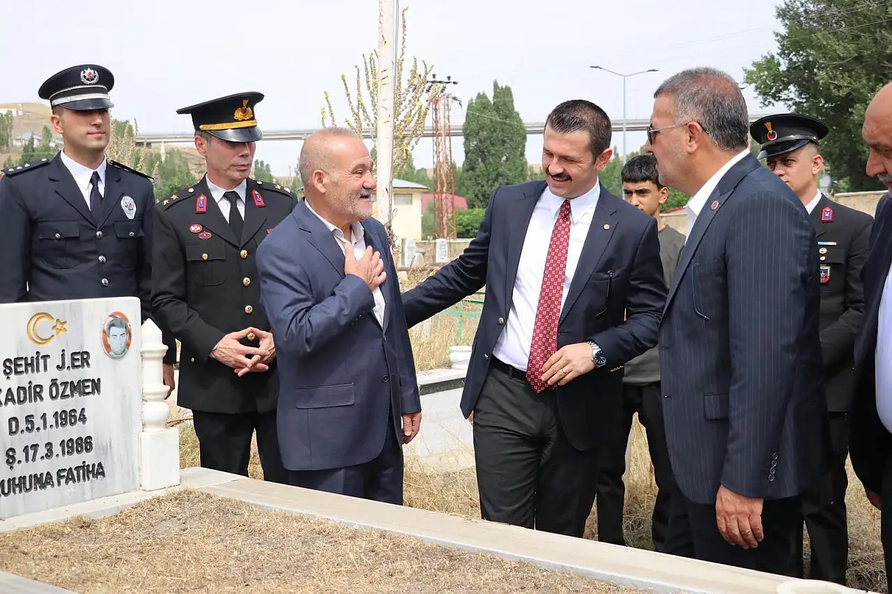Tutak'ta 30 Ağustos'ta şehitler unutulmadı