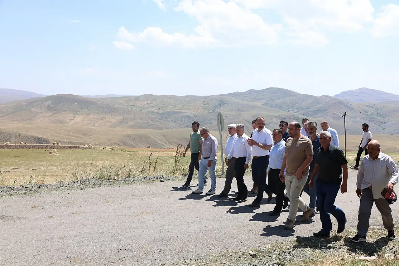 Vali Önder Bozkurt köylerde vatandaşlarla buluştu