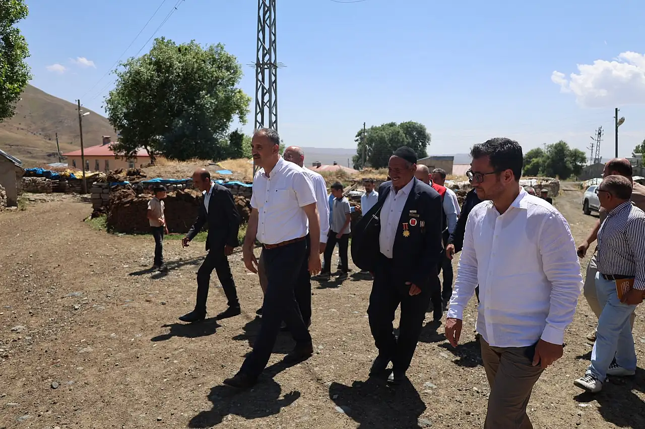 Vali Önder Bozkurt köylerde vatandaşlarla buluştu