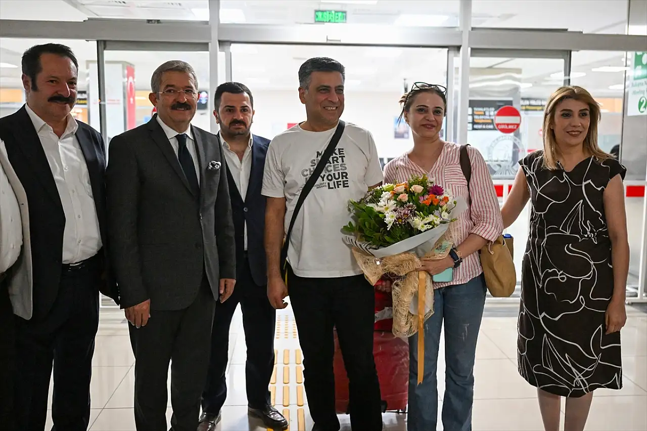 Van-Tahran hattında yeni dönem: İlk uçak 80 yolcuyla indi
