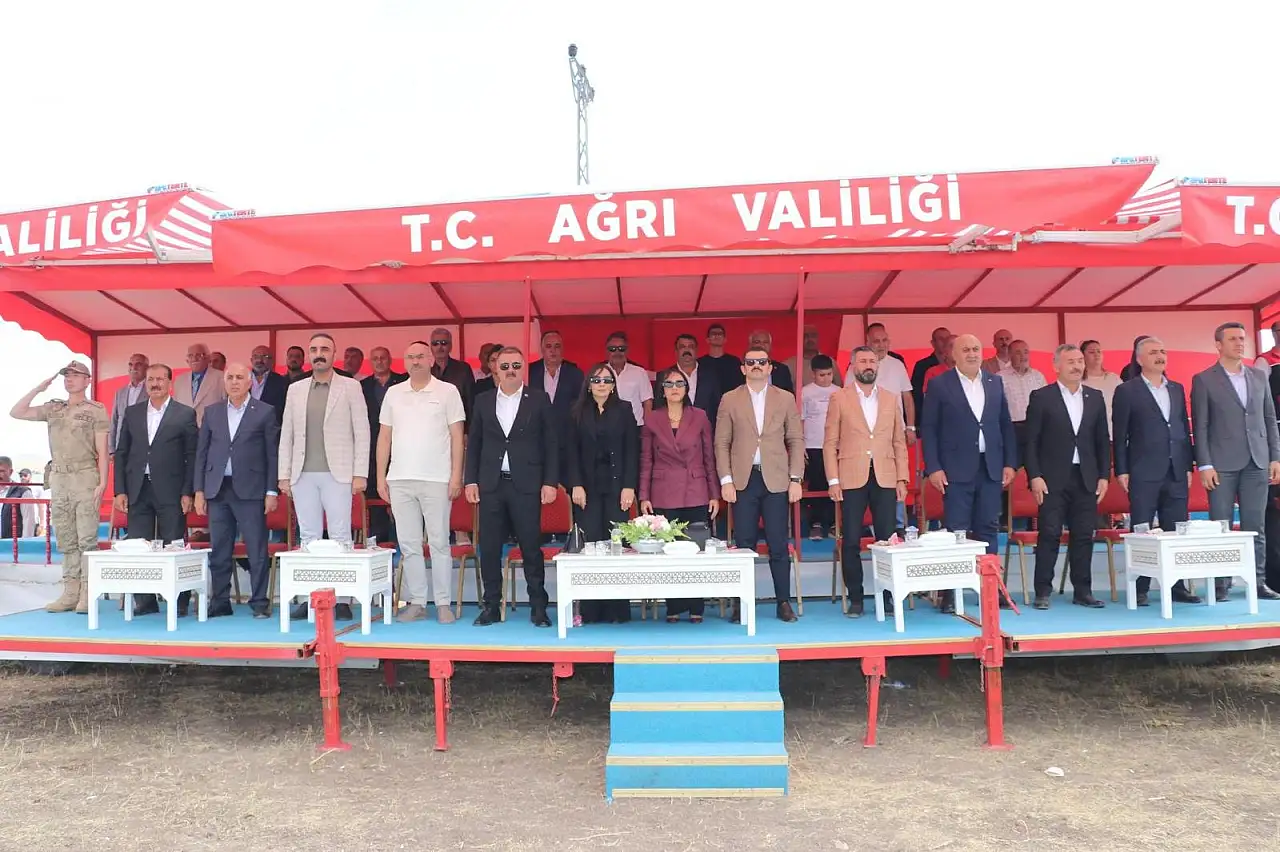 Tutak'ta festival coşkusu ilçeyi sardı: Geleneksel buluşmaya yoğun ilgi