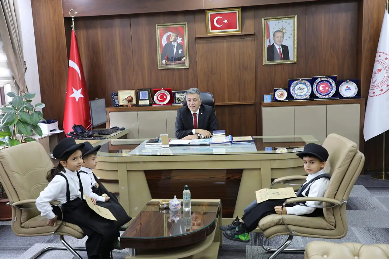 Ağrı'da minik öğrenciler 1923'ün gazetecileri oldu