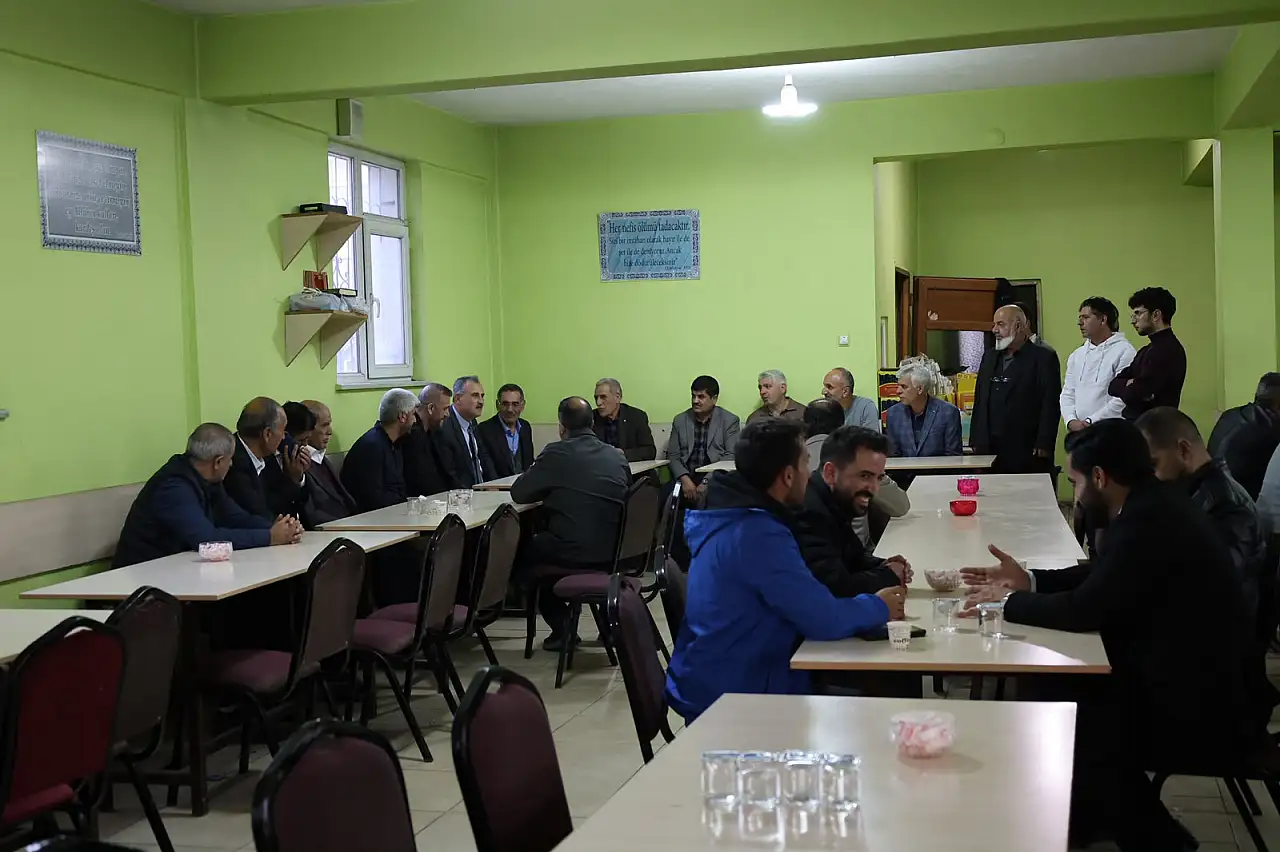 Ağrı Valisi Bozkurt gazeteci Ahmet Genç'e taziye ziyaretinde bulundu