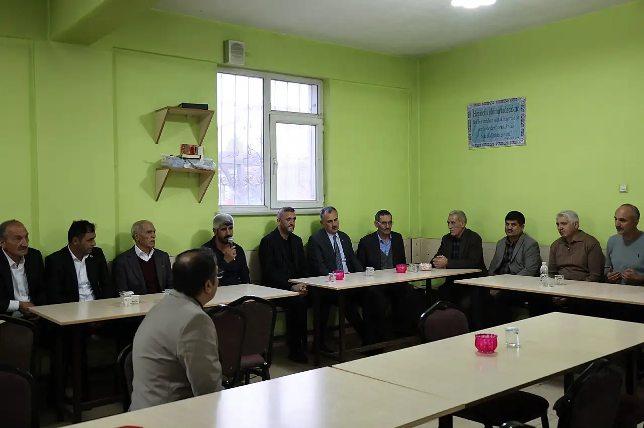 Ağrı Valisi Bozkurt gazeteci Ahmet Genç'e taziye ziyaretinde bulundu