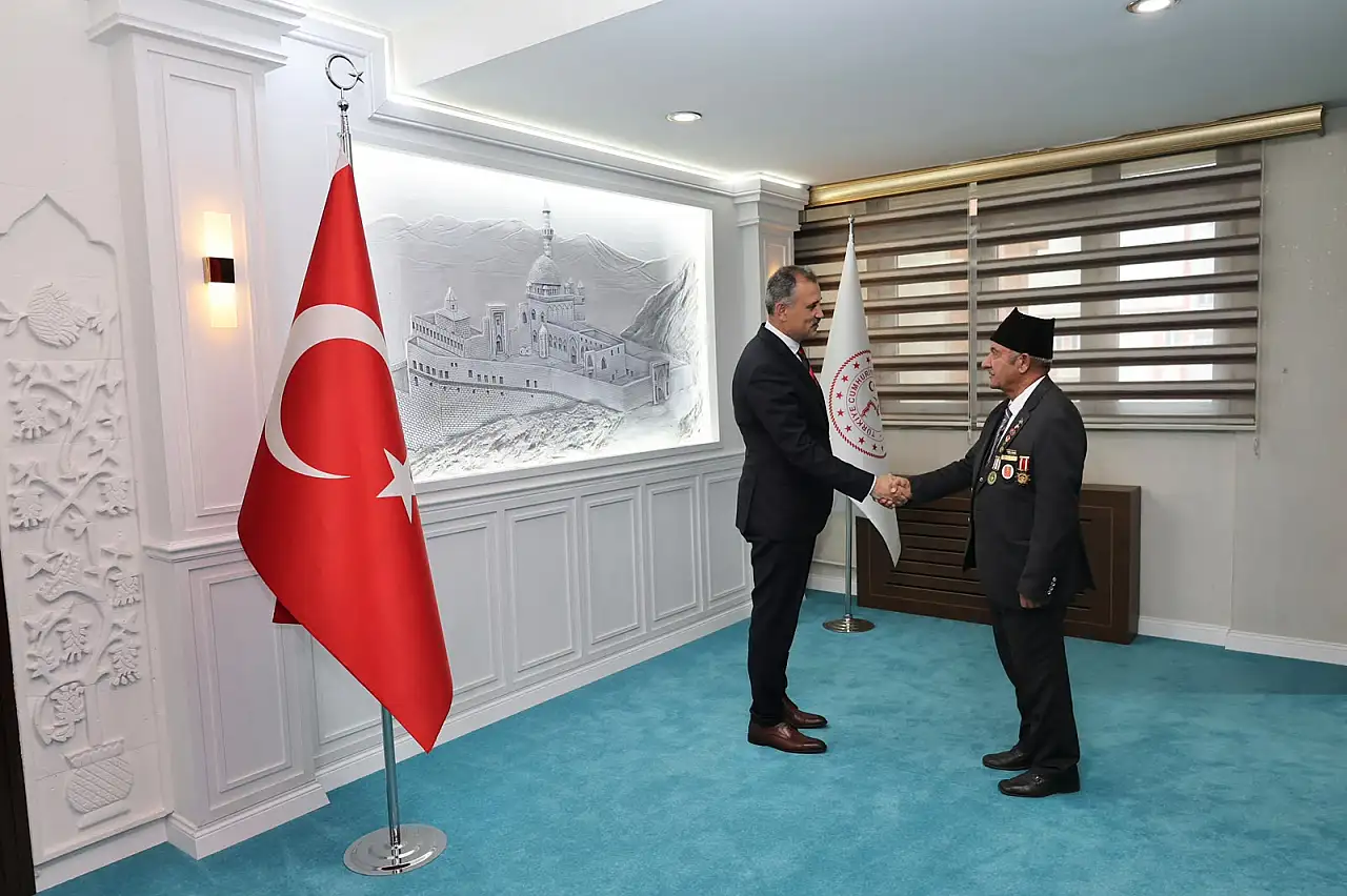 Ağrı Valisi Önder Bozkurt Cumhuriyet Bayramı tebriklerini kabul etti