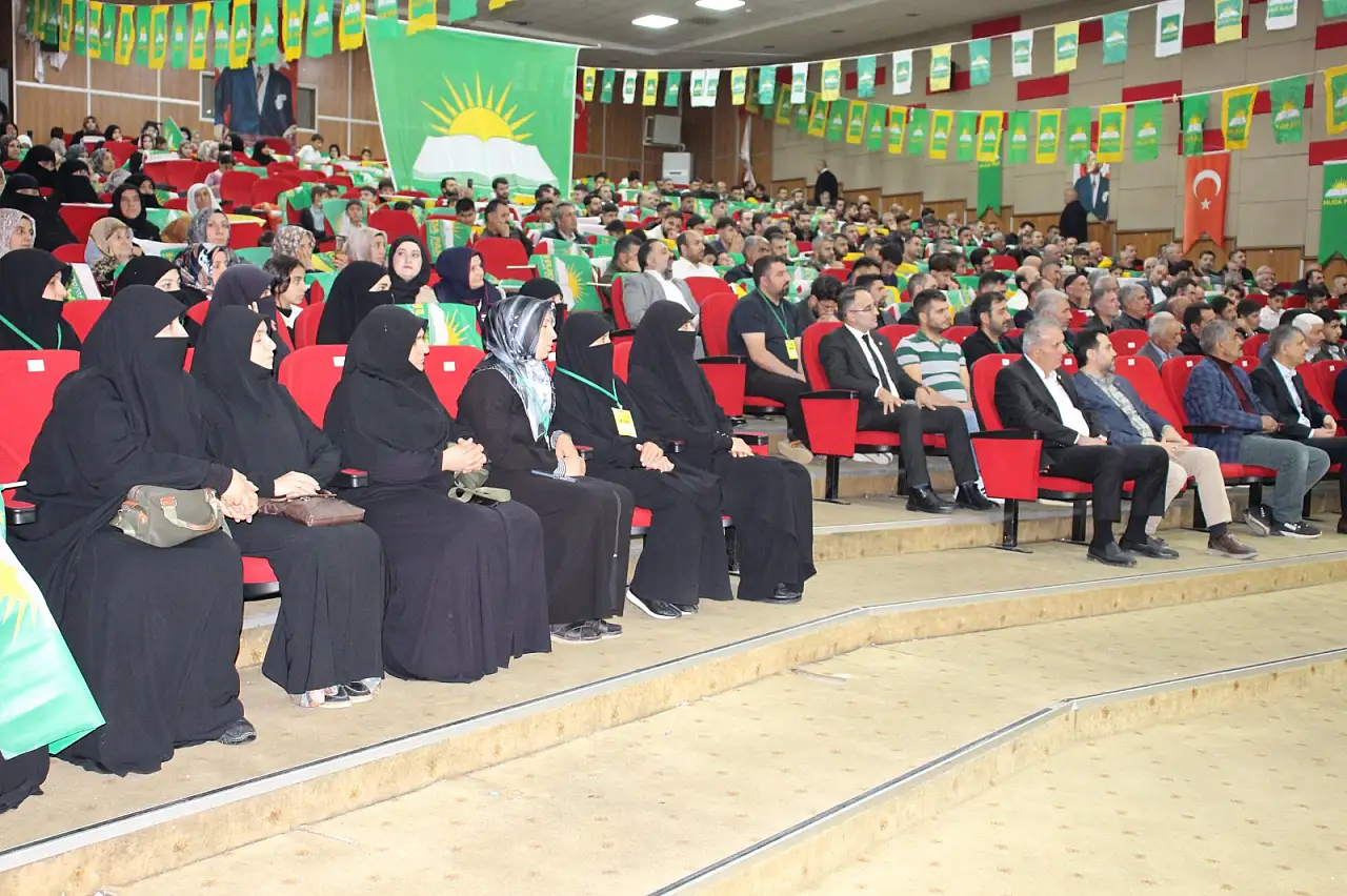 HÜDA PAR Ağrı'da kongreye gitti: Muhammet Arif Yılmaz yeniden başkan seçildi
