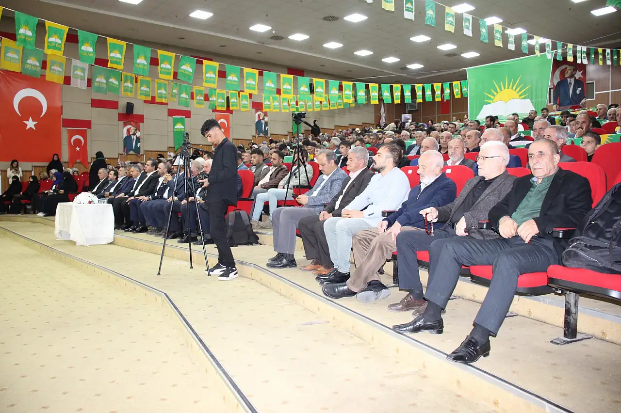 HÜDA PAR Ağrı'da kongreye gitti: Muhammet Arif Yılmaz yeniden başkan seçildi