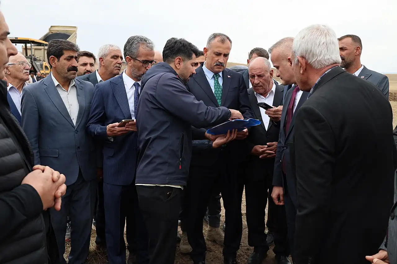 KÖYDES'le Ağrı'nın köy yolları yenileniyor