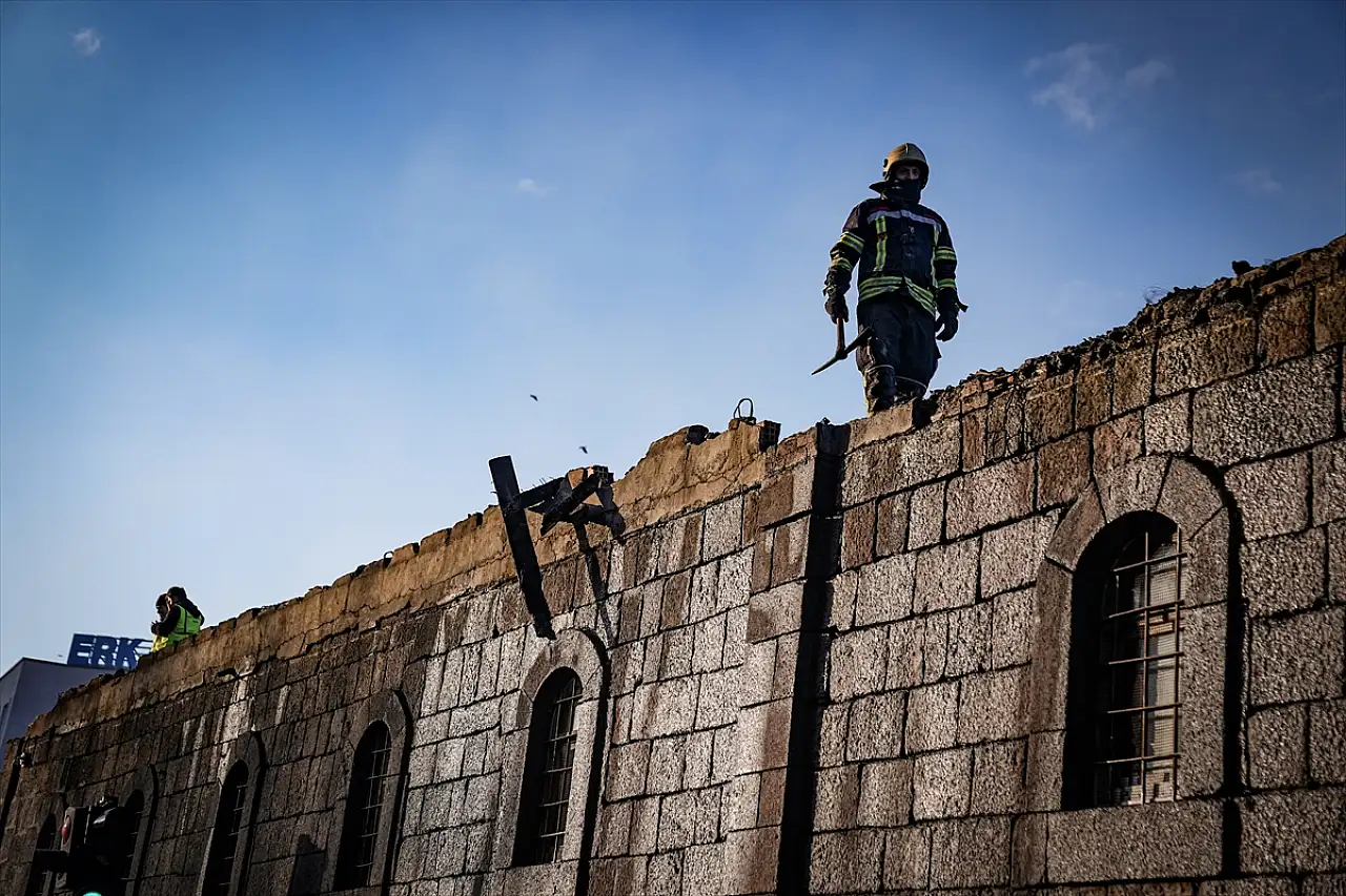 Erzurum'daki Taş Ambarlar'da çıkan yangın söndürüldü