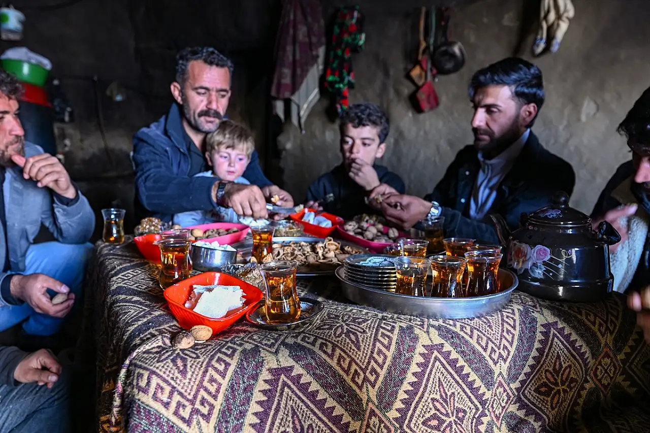 Van'da asırlık 'tandır kürsüsü' geleneği yaşatılmaya devam ediyor