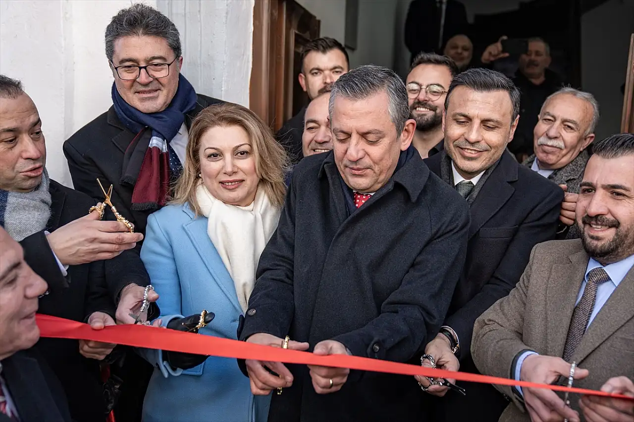 CHP Genel Başkanı Özel, Kars'ta halkla buluştu