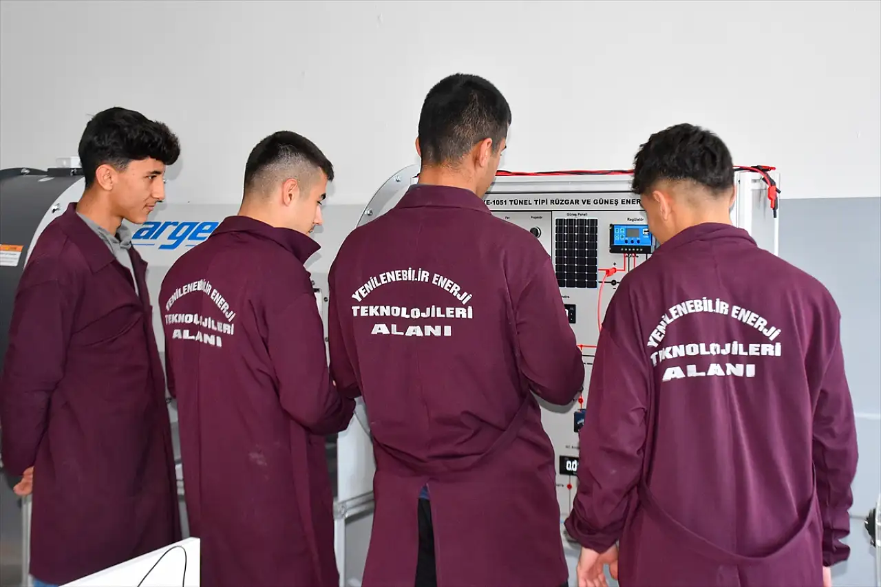 Van'da bu okulun elektrik ihtiyacının yarısı güneş enerjisinden karşılanıyor