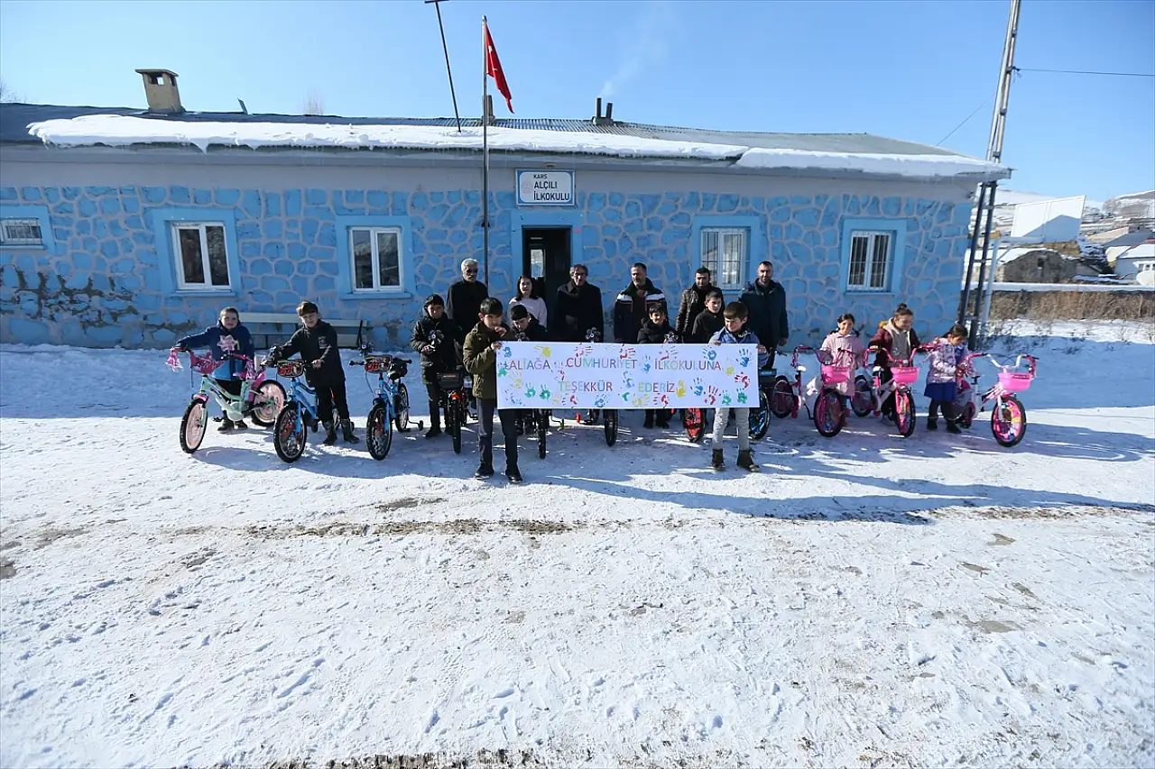 İzmir'deki öğretmenler Doğu'daki köy çocuklarının bisiklet hayalini gerçekleştirdi
