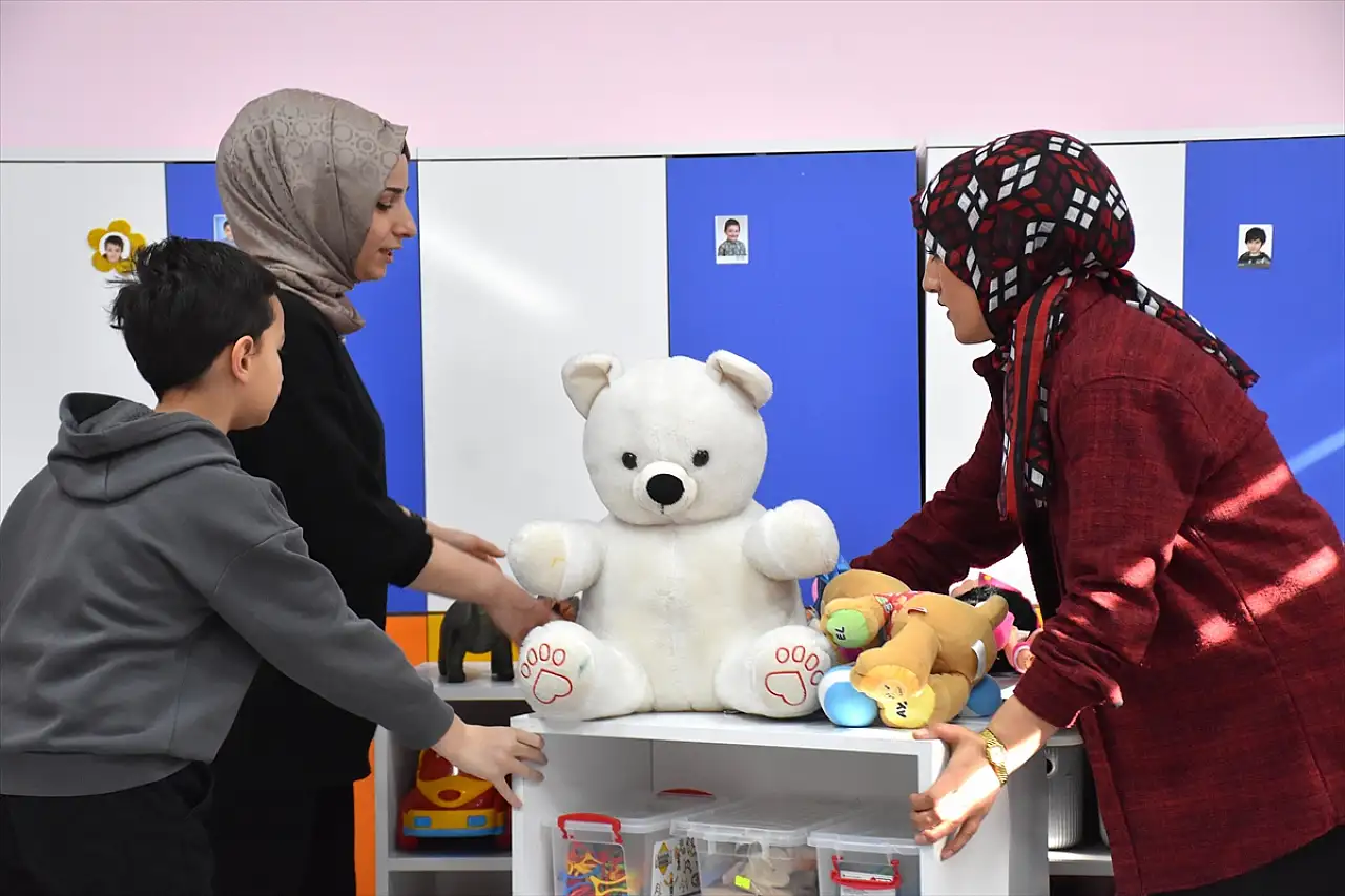 Van'da öğretmenler anaokulunu güzelleştiriyor