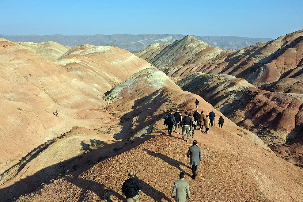 Iğdır'ın Gökkuşağı Tepeleri turizme kazandırılıyor
