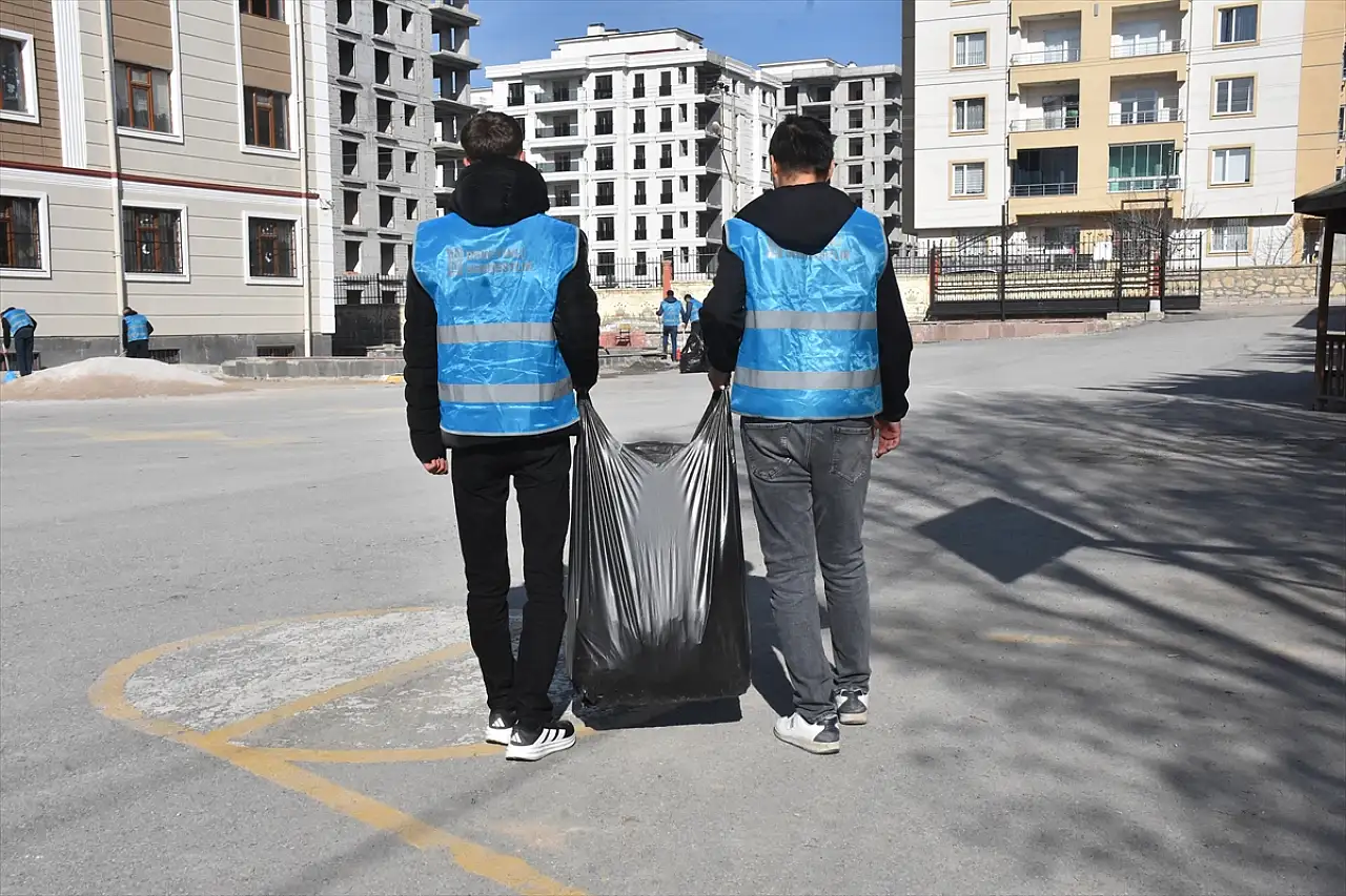 Van'da yükümlüler cezalarını kamu hizmetiyle ödüyorlar