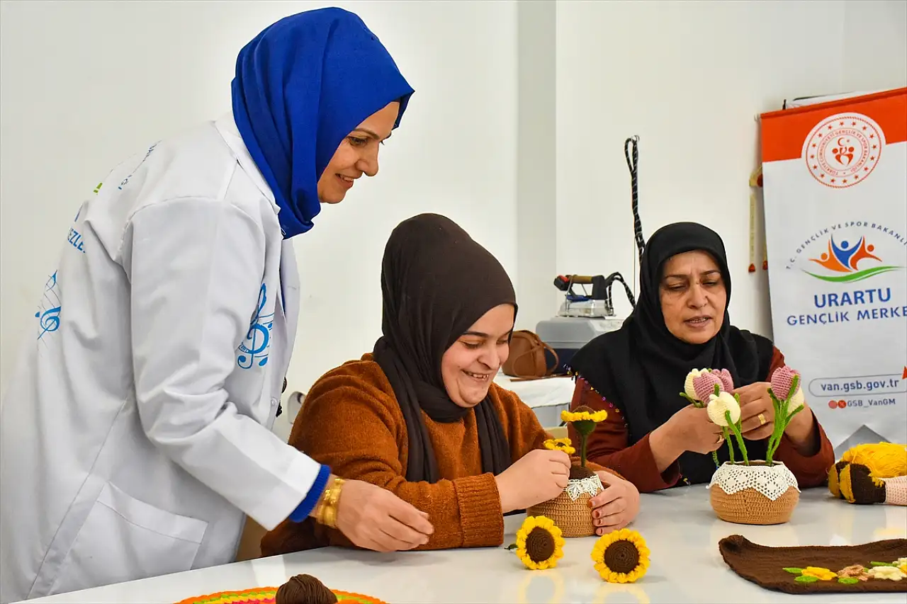 Van'da down sendromlu Zeynep'in hayatı kursla değişti
