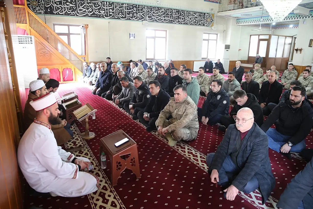 Van'da çığ felaketinde hayatını kaybedenler anıldı