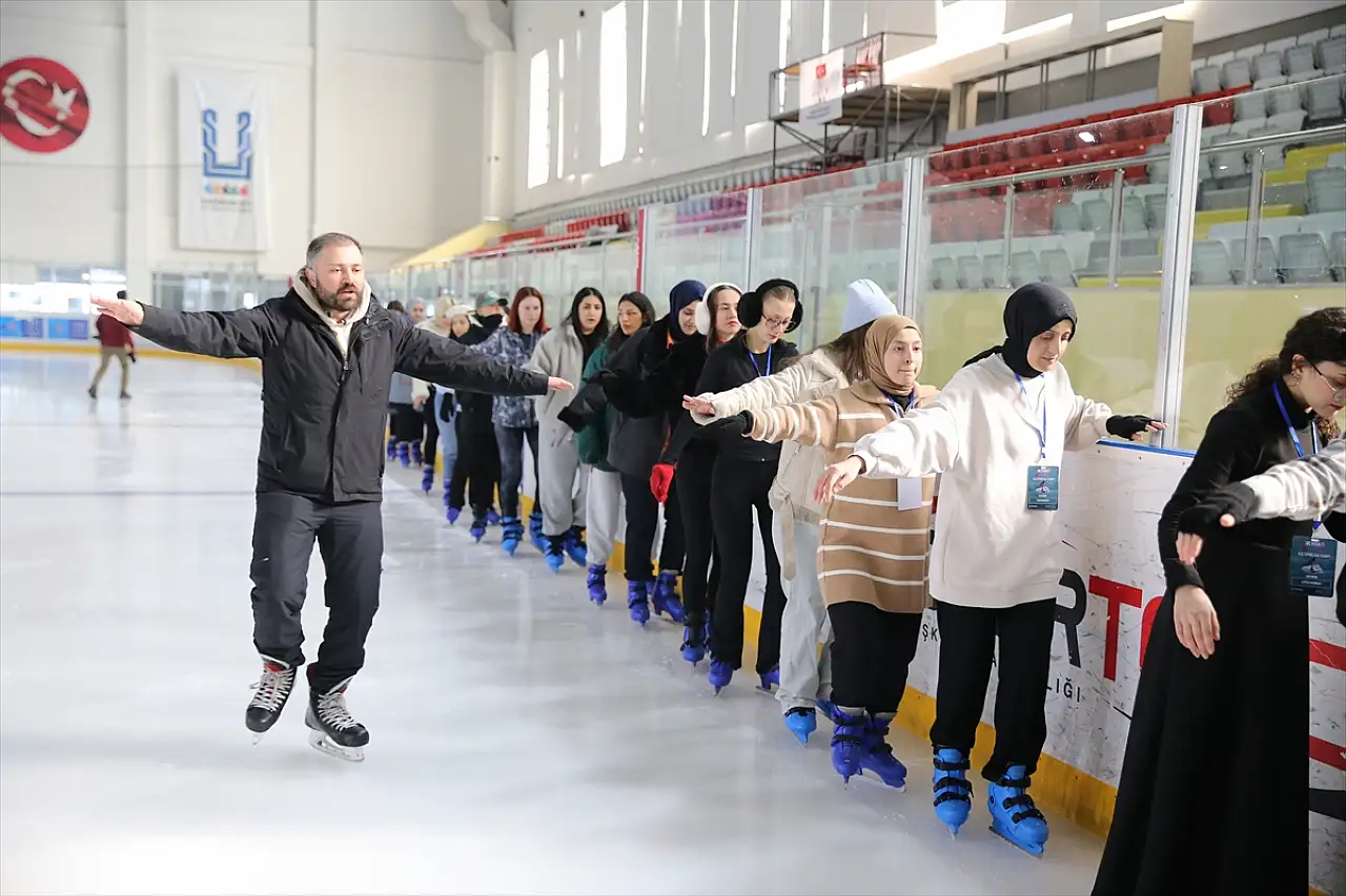 Gençlik ve Spor Bakanlığı, öğrencileri Erzurum'da kış sporlarıyla buluşturdu