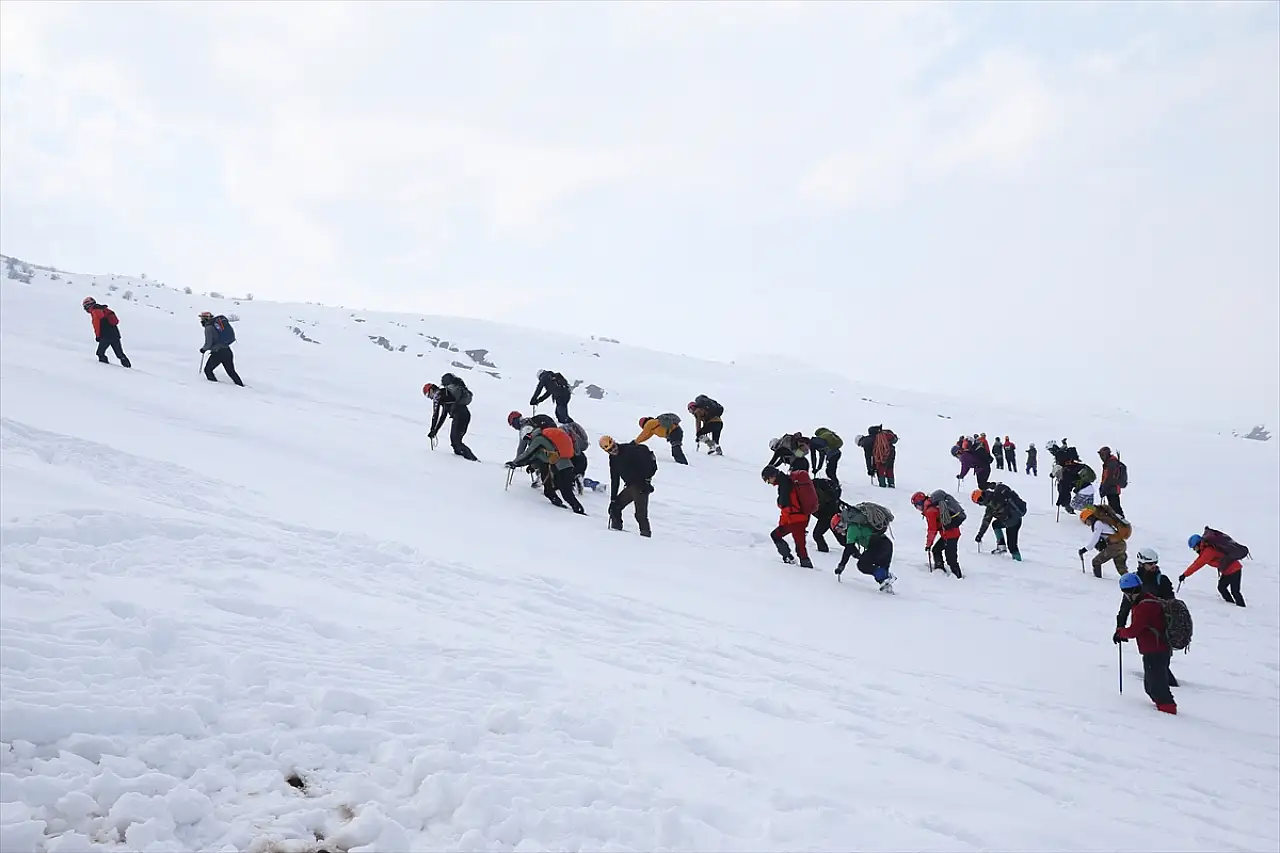 Muş'ta 105 dağcı kış eğitimi alıyor