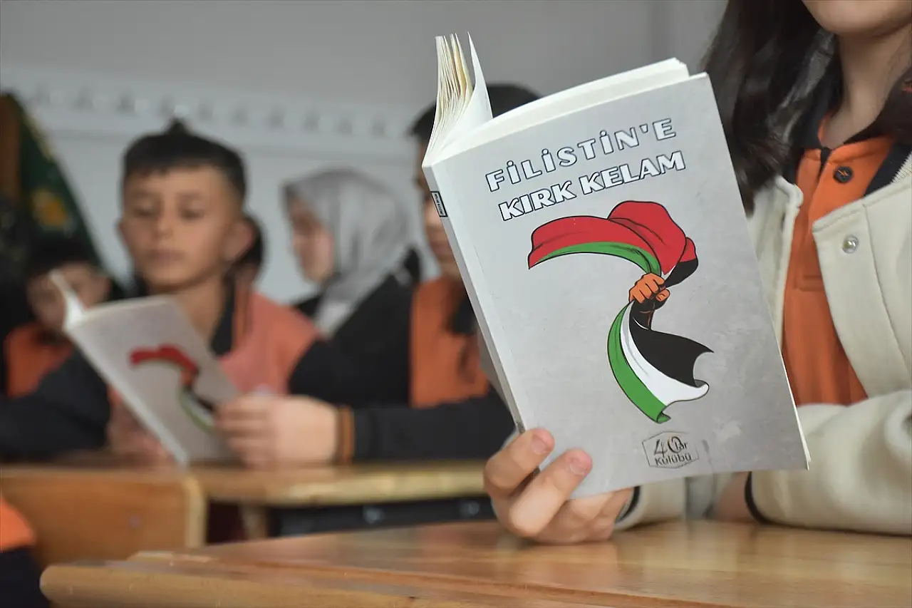 Vanlı öğrenciler, Filistin'deki dramı anlatan yazılarını kitaplaştırdı
