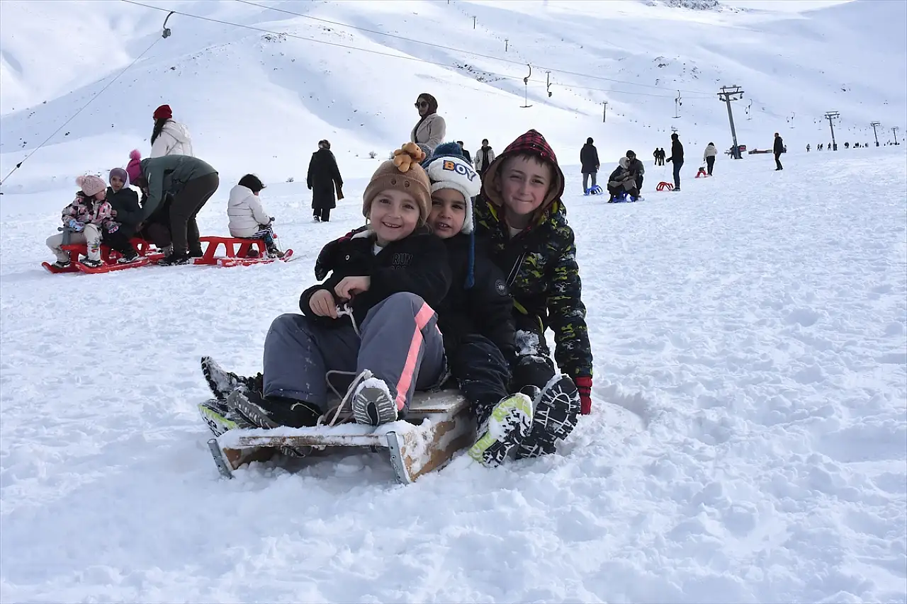 Van'da Abalı Kayak Merkezi sezonu açtı