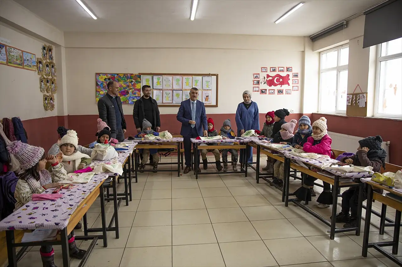 Niğde'den Van'a gönül köprüsü