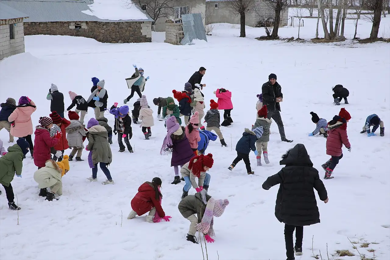 Niğde'den Van'a gönül köprüsü