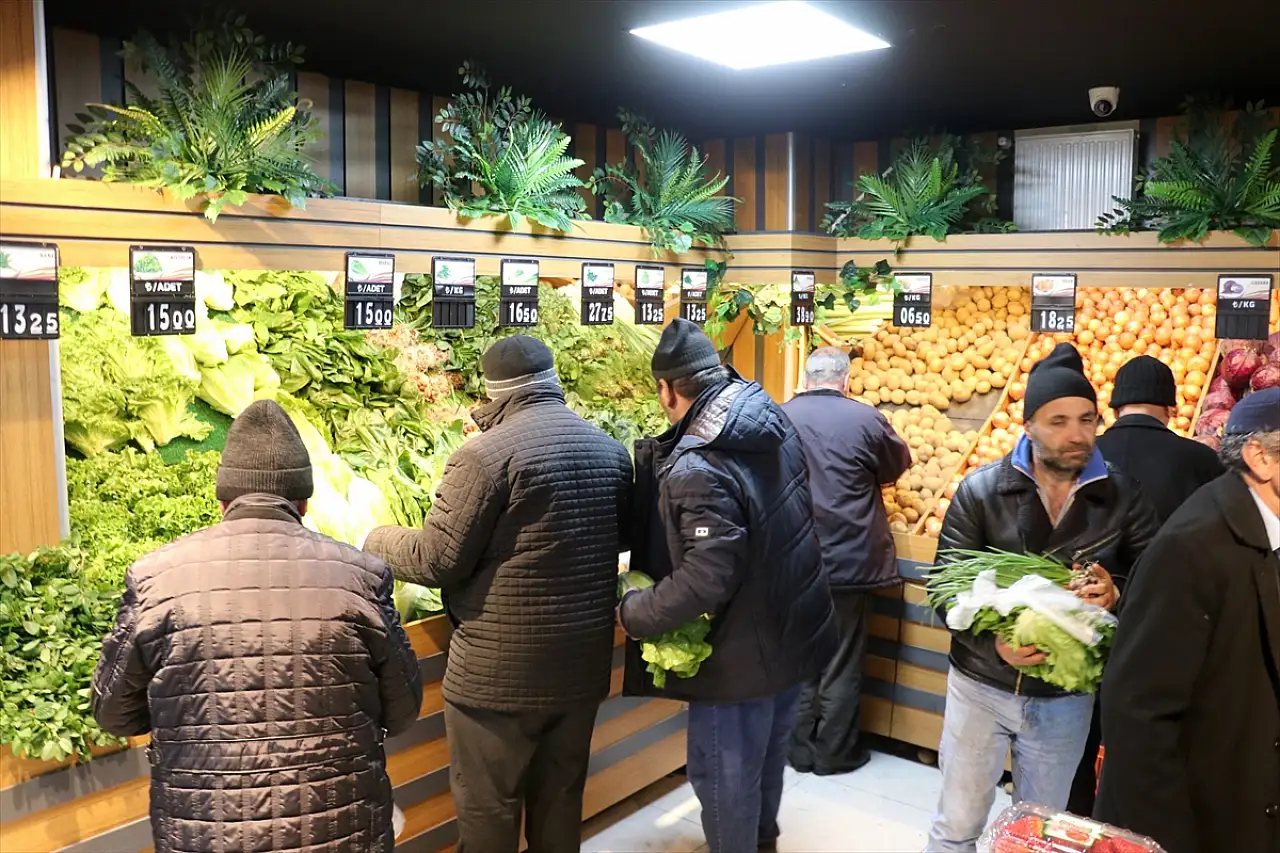 Erzurum Büyükşehir Belediyesi 'Halk Pazarı'nı hizmete açtı