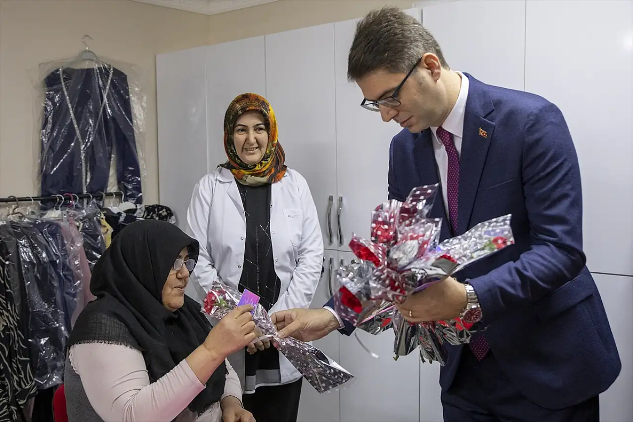 Erciş Kaymakamı Karaloğlu, kadınlarla bir araya geldi