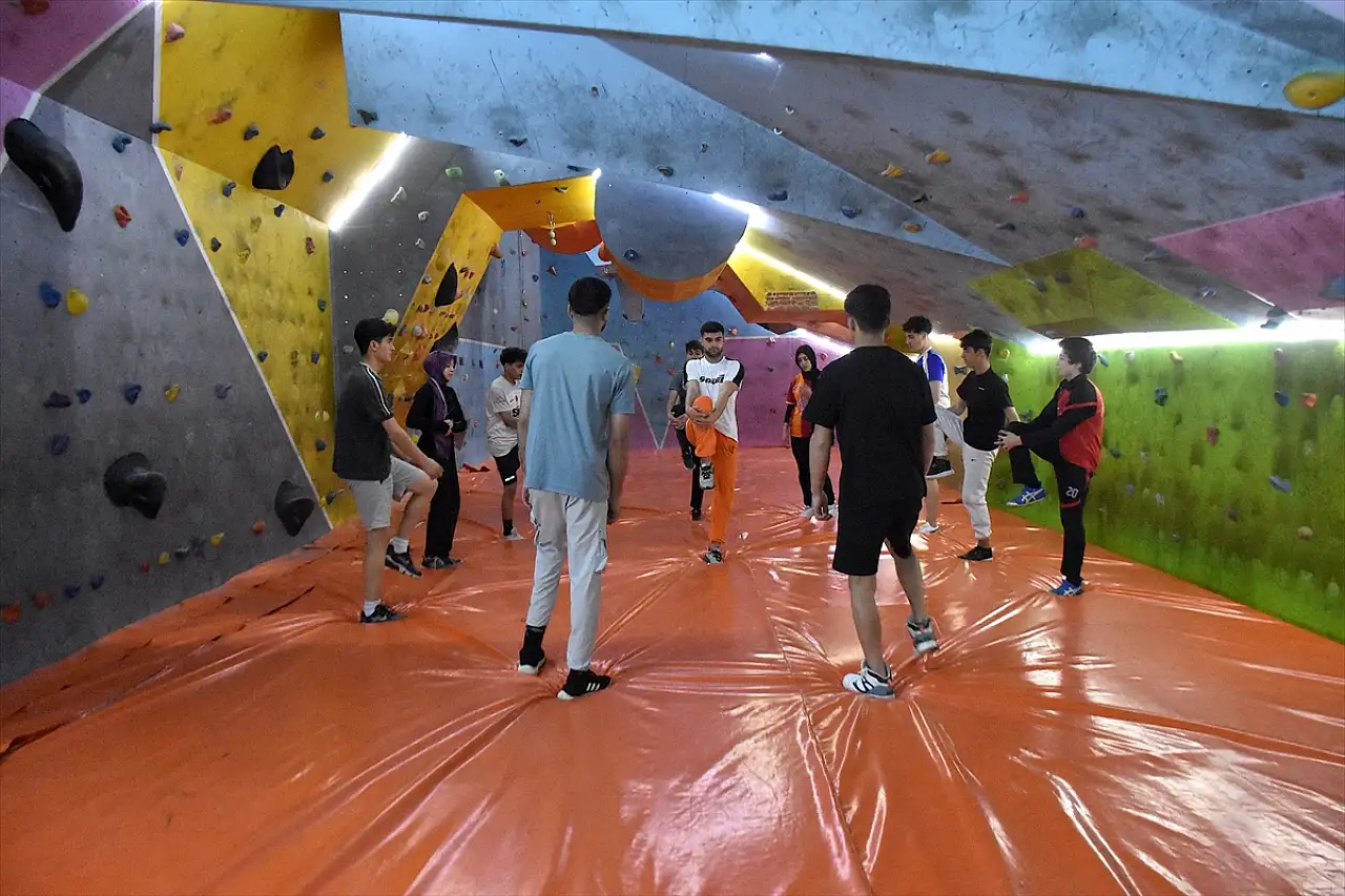 Vanlı tırmanışçı Muhammed Enes Ertan'ın hedefi milli formayla şampiyonluk