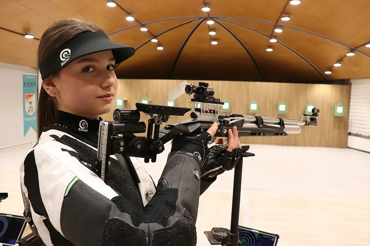 Atıcılıkta Avrupa üçüncüsü olan Erzurumlu Rana'nın hedefi Dünya Şampiyonası