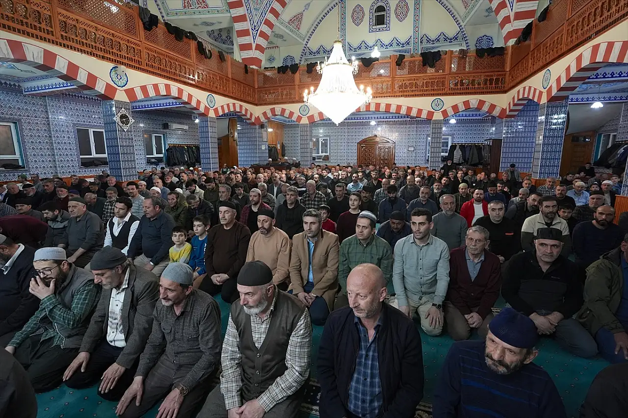 Erzurum'un asırlık geleneği İşfe'lena Duası camilerde yankılanıyor