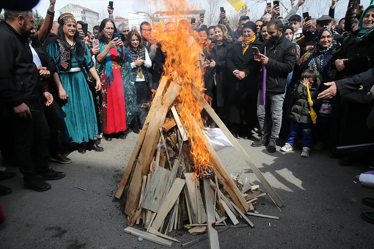 DEM Parti Grup Başkanvekili Koçyiğit, Kars'ta Nevruz kutlamasında konuştu