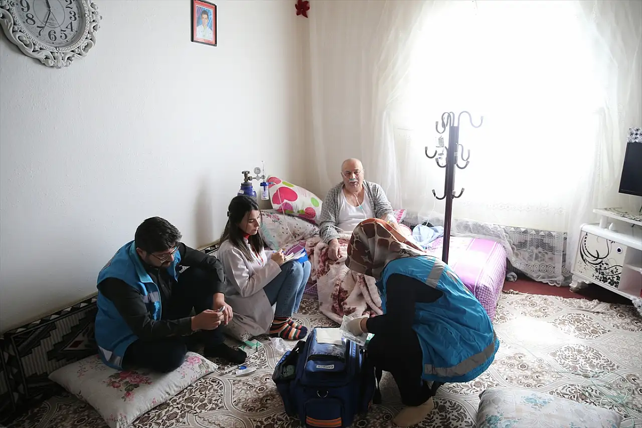 Muş'ta 'Mavi Yelekliler' zorlu coğrafyada şifa dağıtıyor