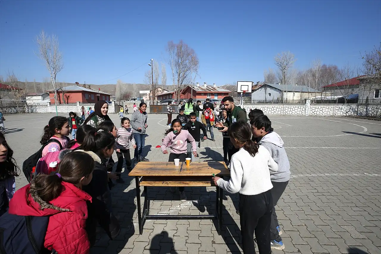 Yeşilay gönüllülerinden Muş'ta 2 bini aşkın öğrenciye bağımlılıkla mücadele eğitimi