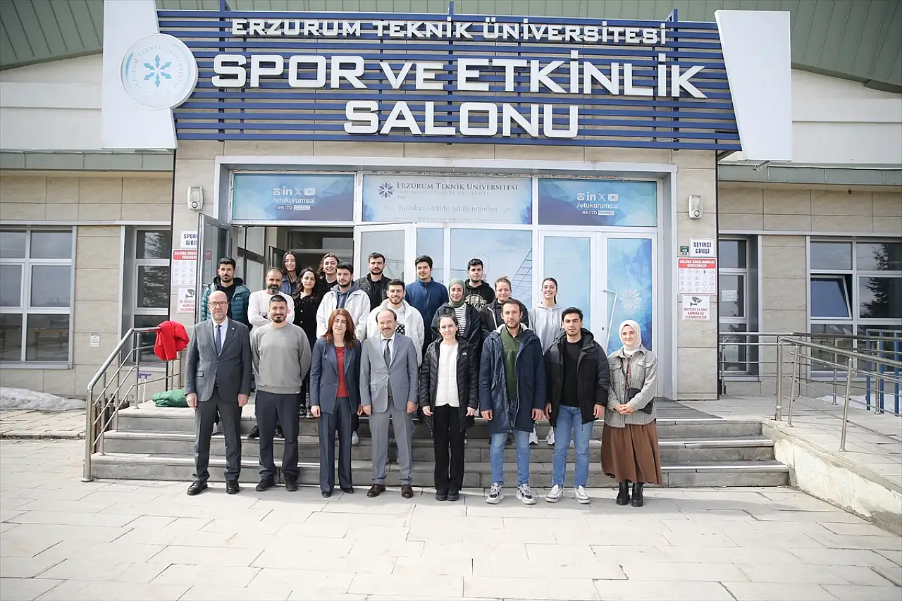 Erzurum'da üniversitelilerden 7 yıldır süren bayram sevinci