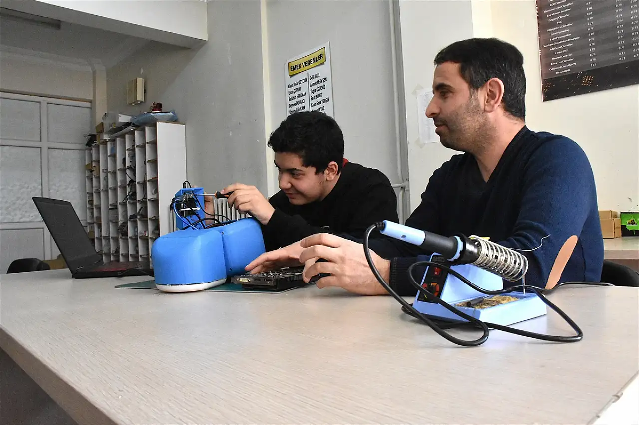 Vanlı lise öğrencisi TÜBİTAK bölge birincisi oldu