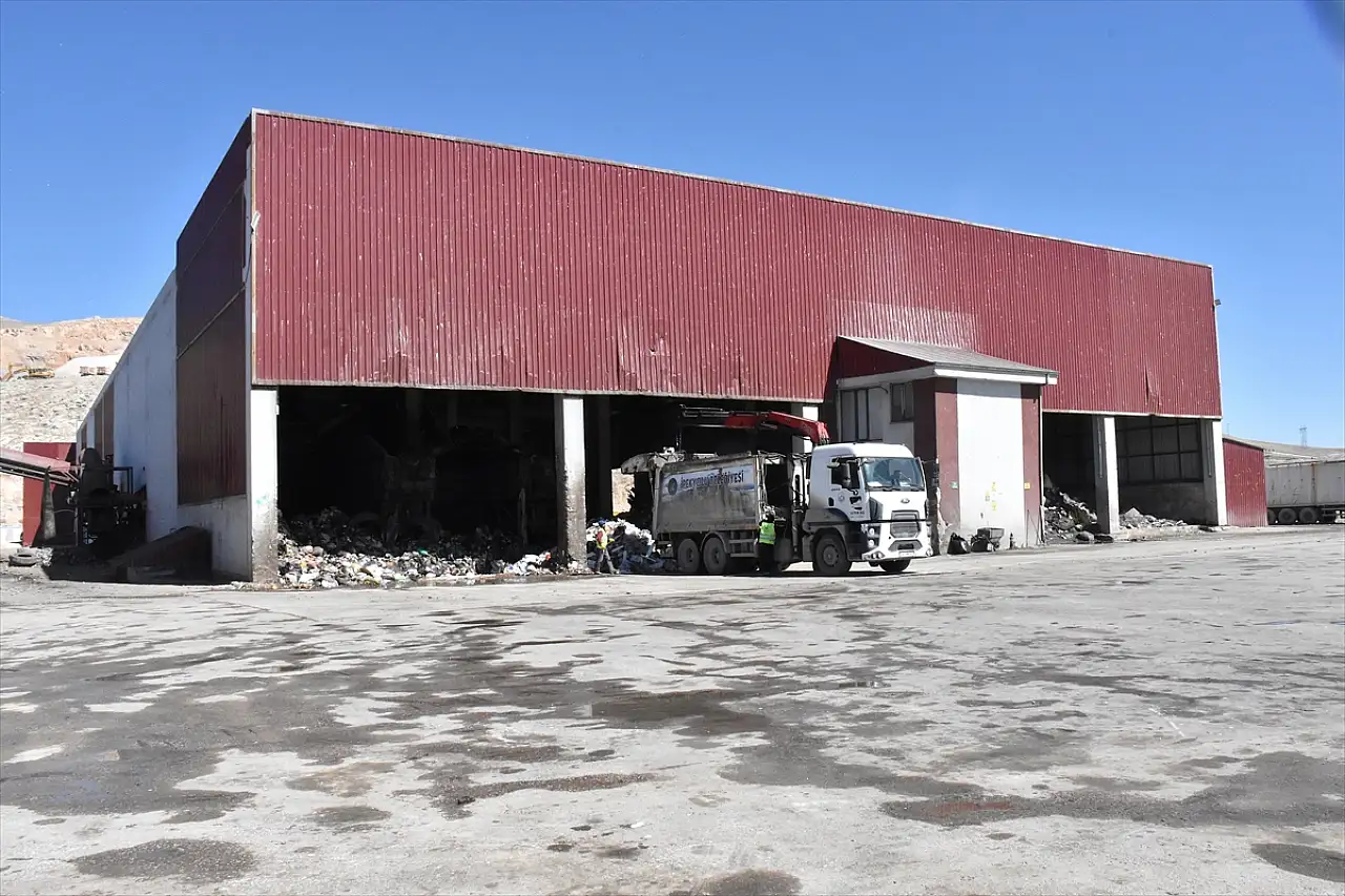 Van'da çöpten elektrik 600 ton atık enerjiye dönüşüyor