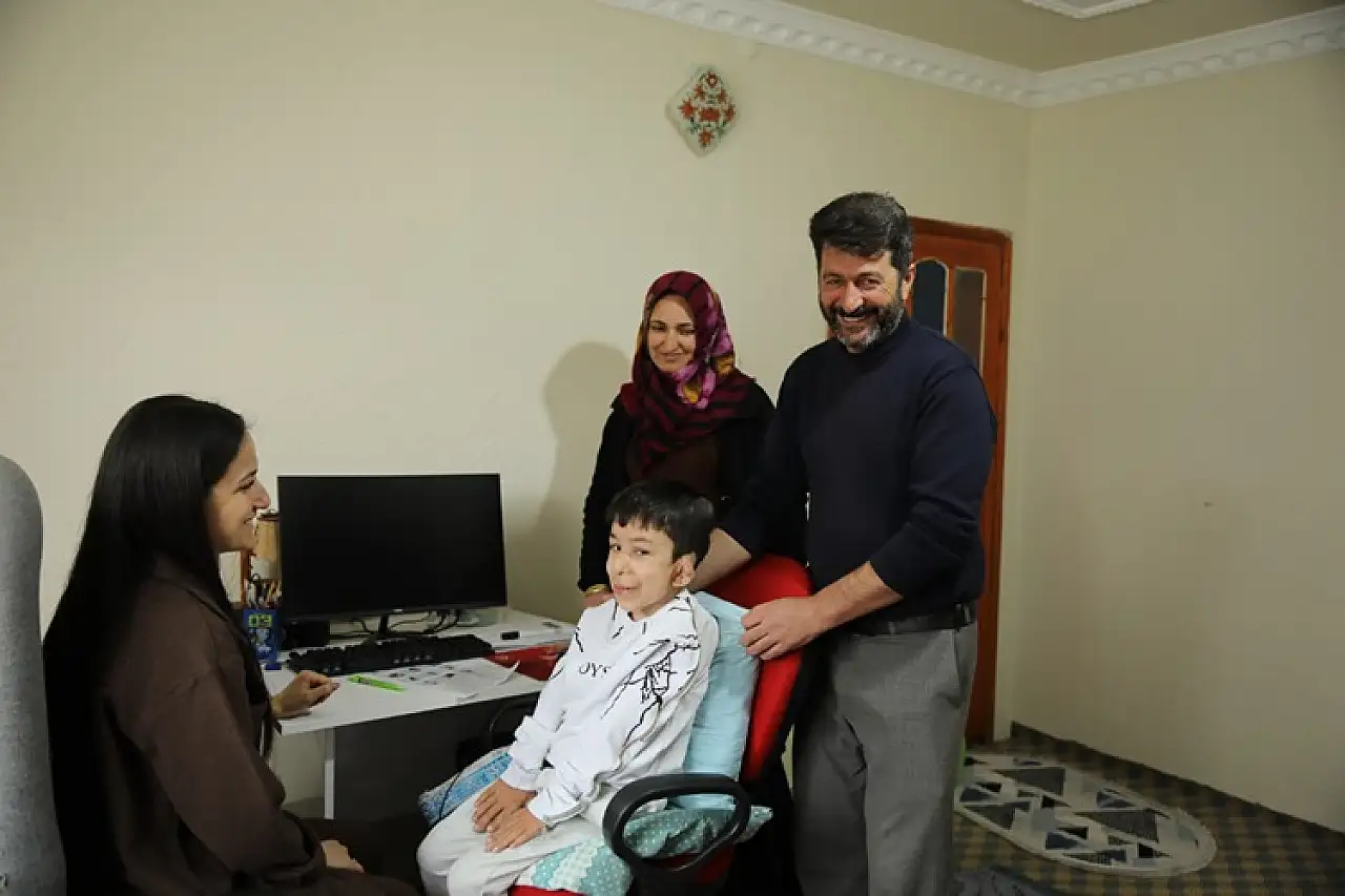 Hamza'nın Eğitimi İçin El Ele: Sağlık Engeline Karşı Eğitim Seferberliği