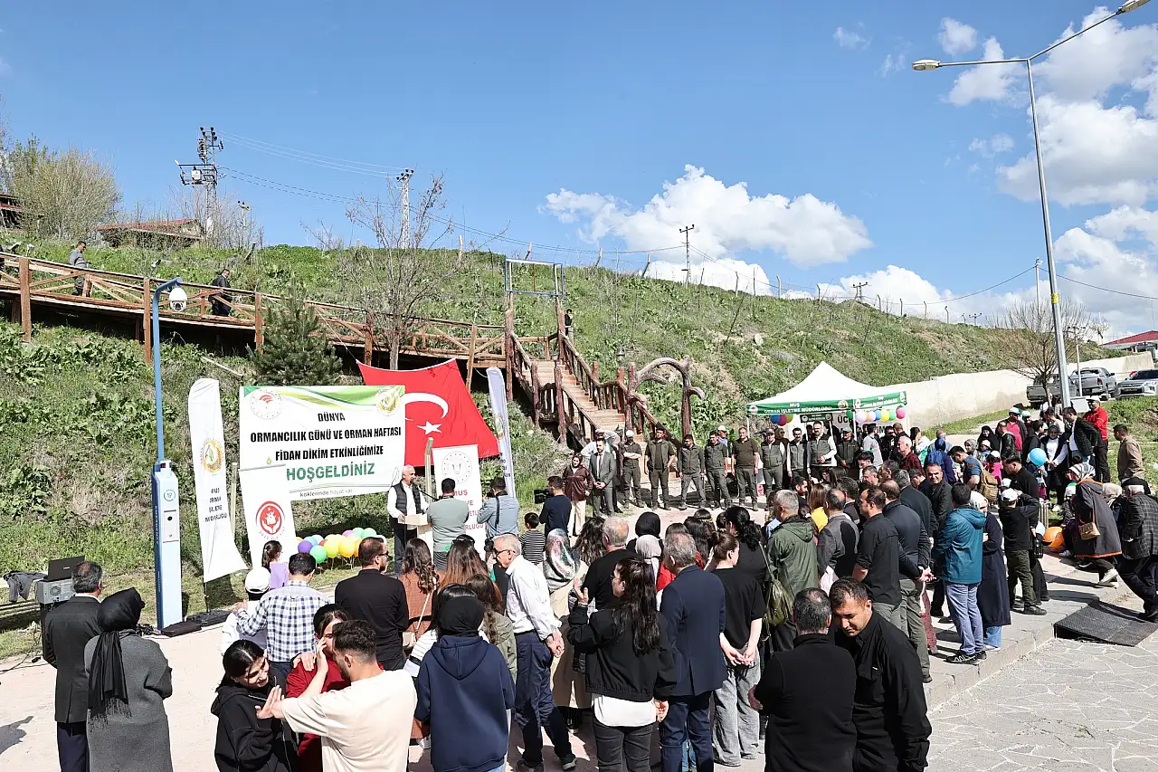 Muş'ta '2025 Aile Yılı' fidan dikim etkinliği, aile bilincini güçlendirdi!