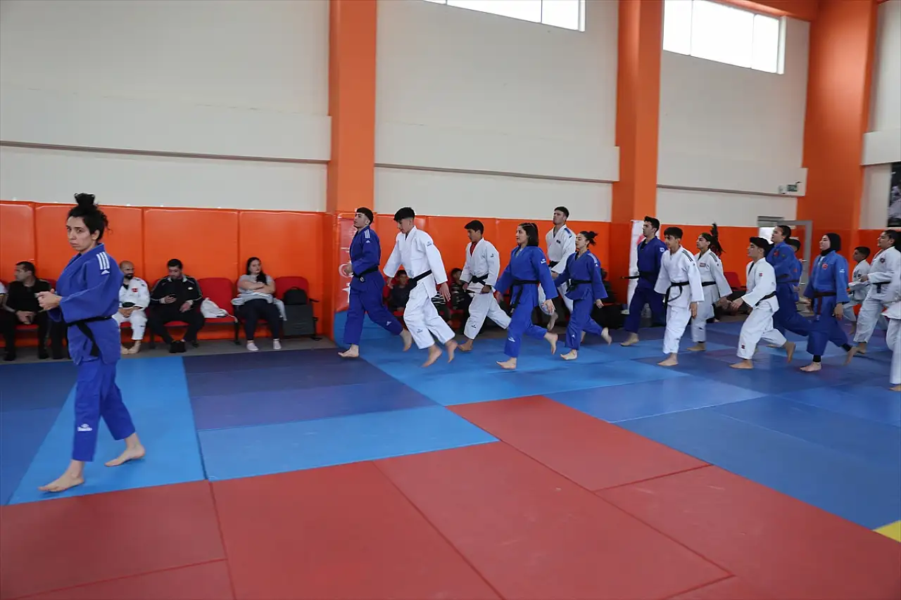 Nevruz'un coşkusu Iğdır'da judo turnuvasıyla yaşanıyor