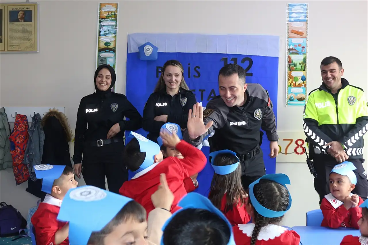 Doğubayazıt'ta çocuklar polislik mesleğini tanıdı