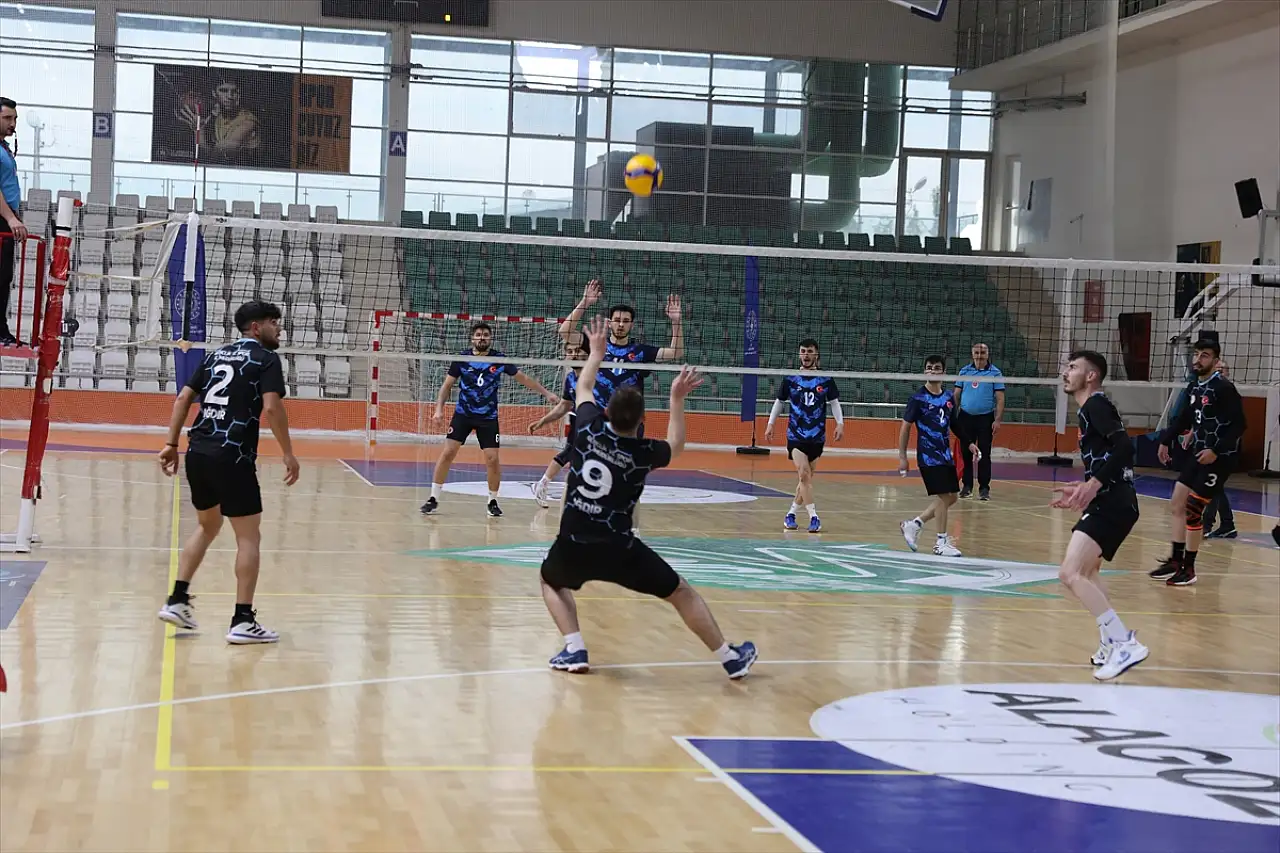 Doğu Anadolu YURTLİG voleybol şampiyonu Ağrı KYK oldu
